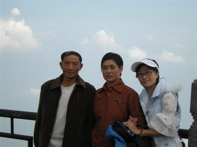 2011年峨眉山家人合影