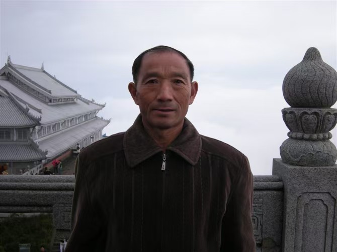 2011年王笃新在峨眉山留影