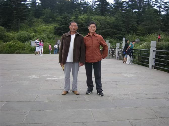 2011年王笃新与张玉林在峨眉山留影