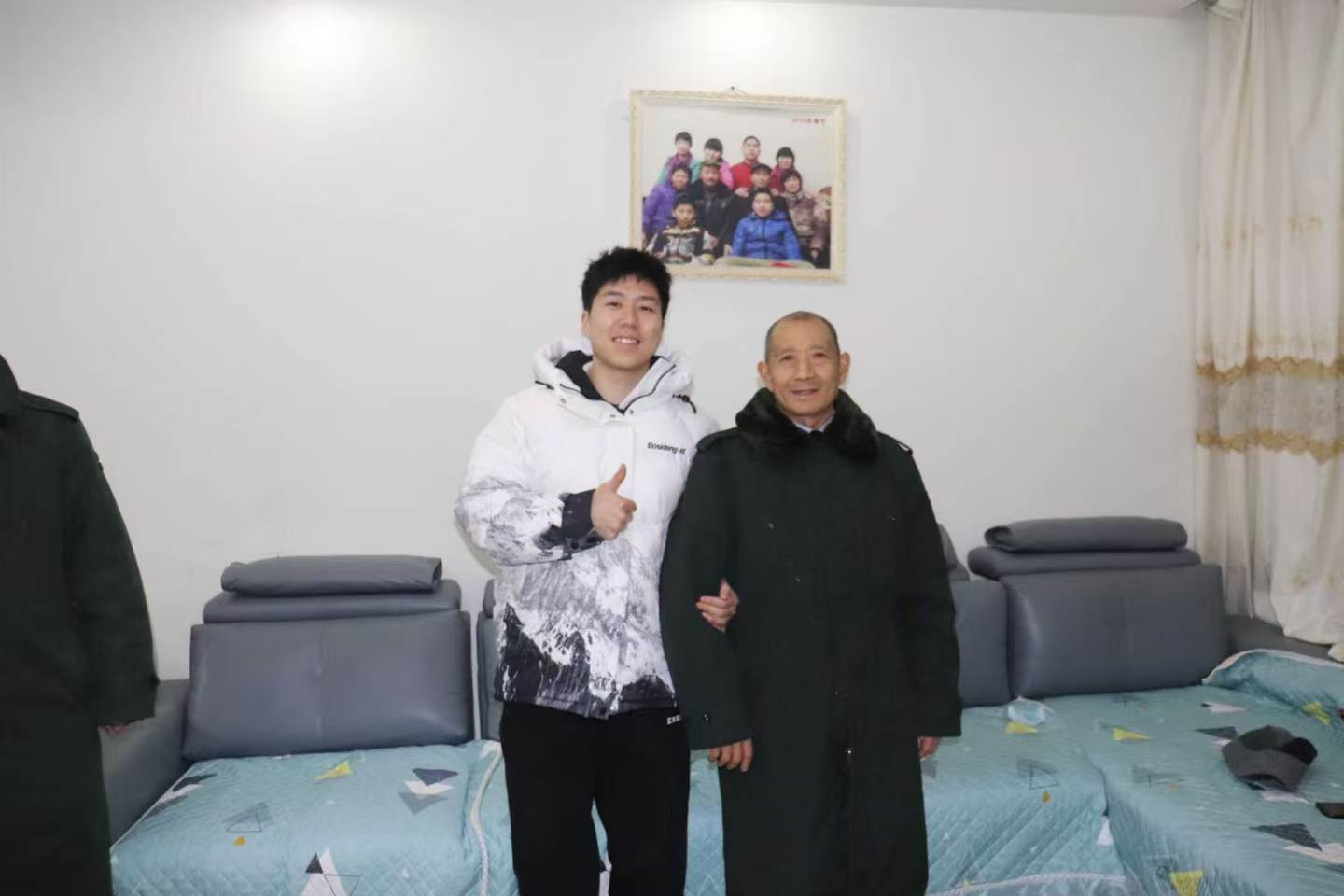 2024年王烙铭与王笃新留影
